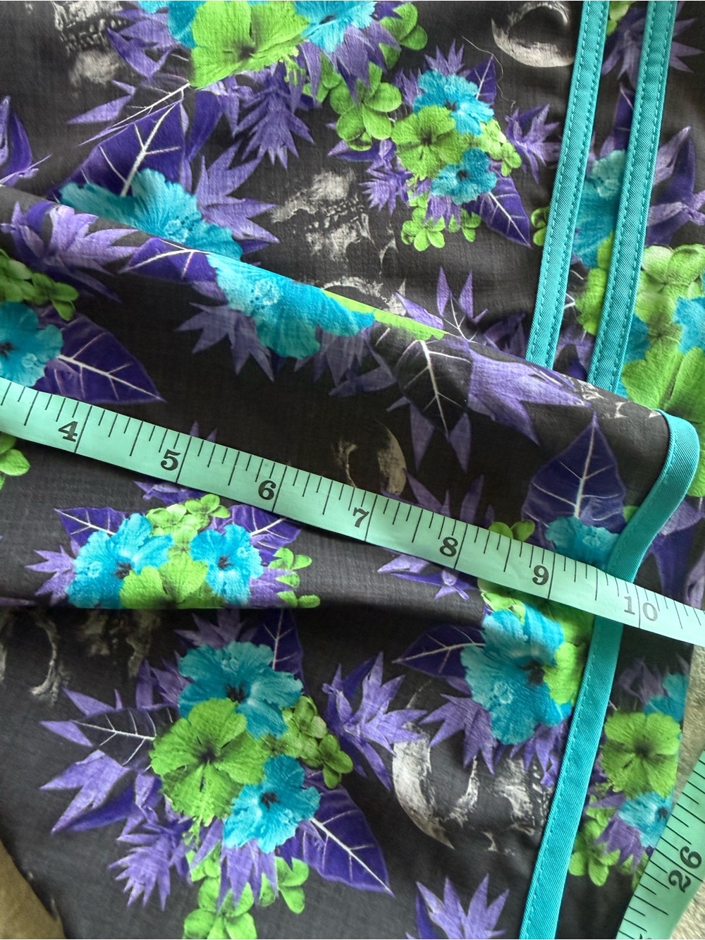 Under Armour Men's Loose Floral Black and Teal Board Shorts, Size 34 - Picture 4 of 6